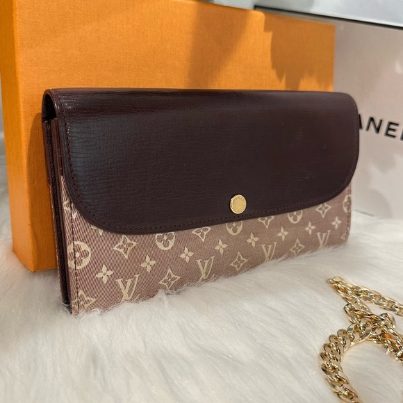 Nearly New Louis Vuitton Rare Mini Lin Sarah Wallet $600 - Picture 7 of 13